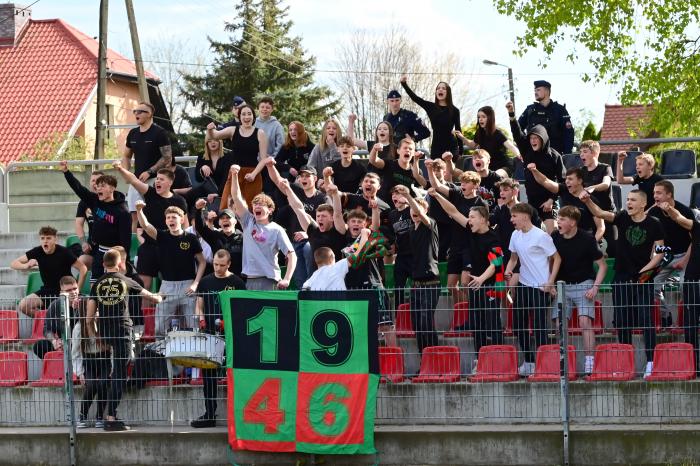 Wysoki poziom prezentowali jak zwykle kibice Promienia