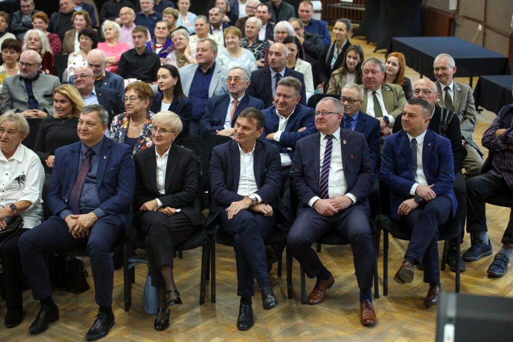 571195058_1217743103724839_2690739188319572091_n