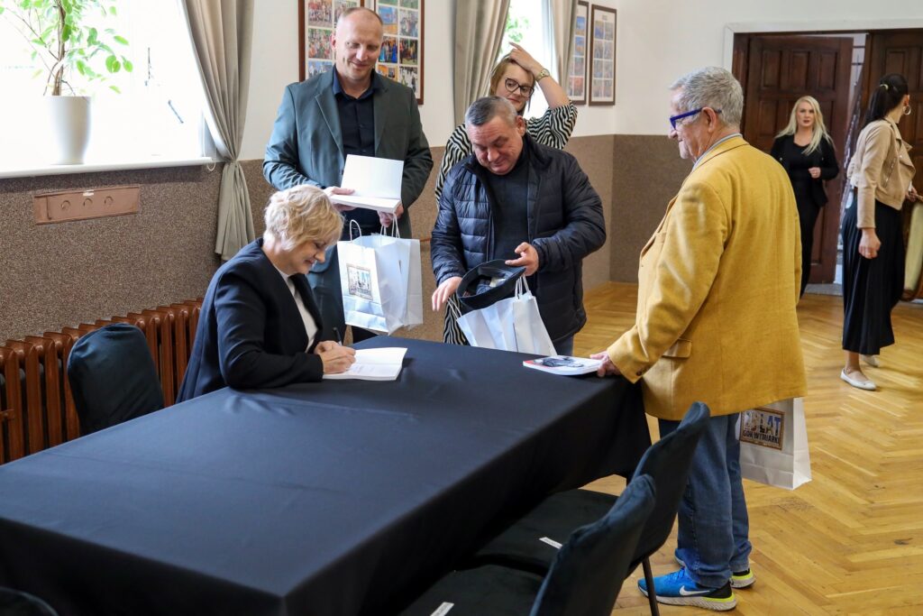 571787975_1217742220391594_168538605082505349_n